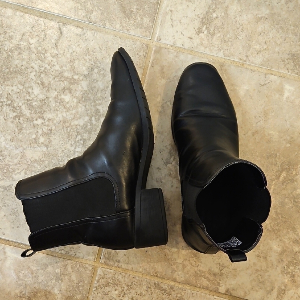 Womens Black Leather Chelsea Boots